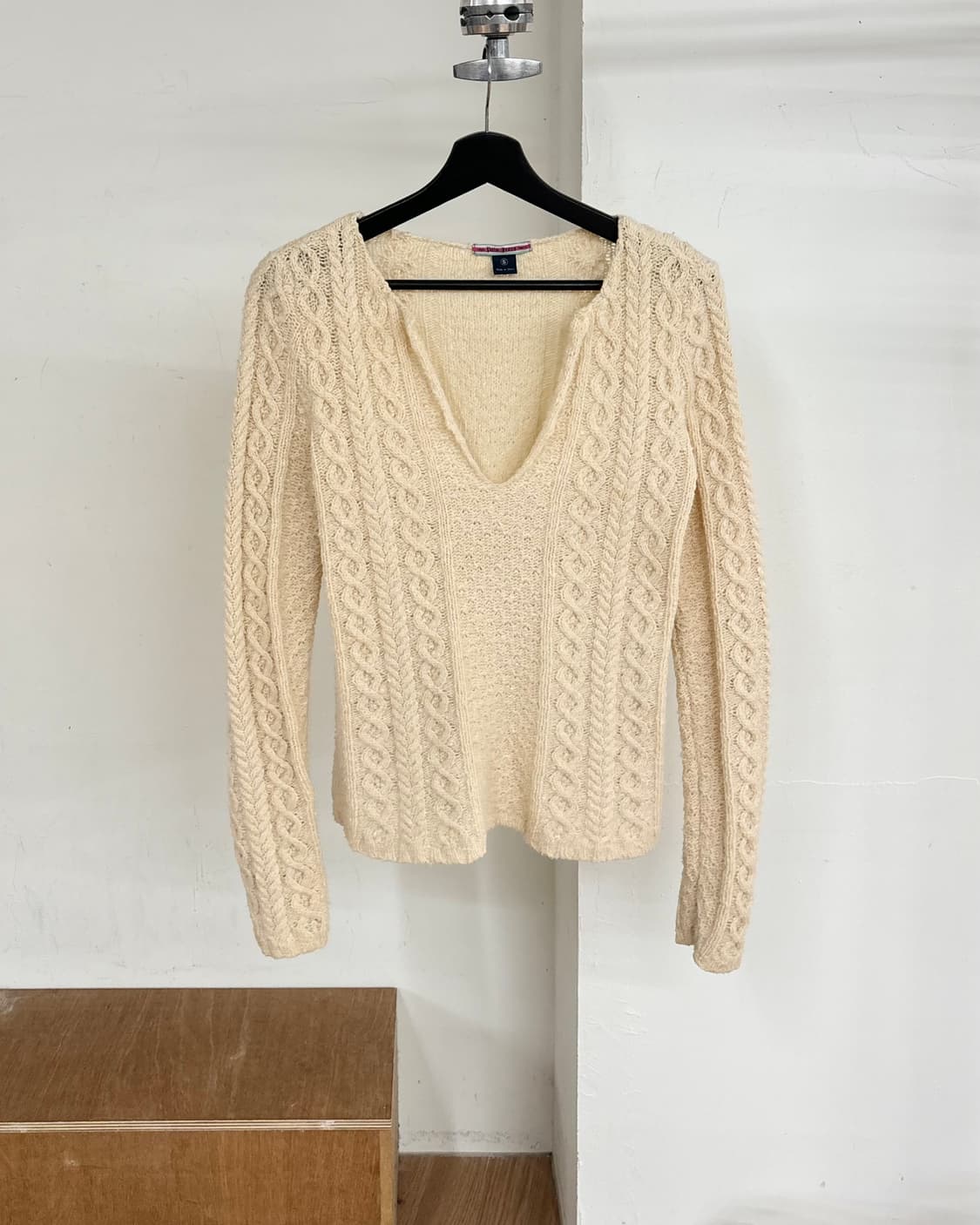 폴로 진스 아이보리 케이블 브이넥 니트 상품이미지1