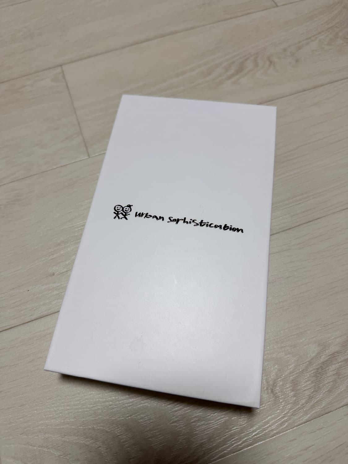 어반소피스티케이션 아이폰17 케이스 크롬 상품이미지2