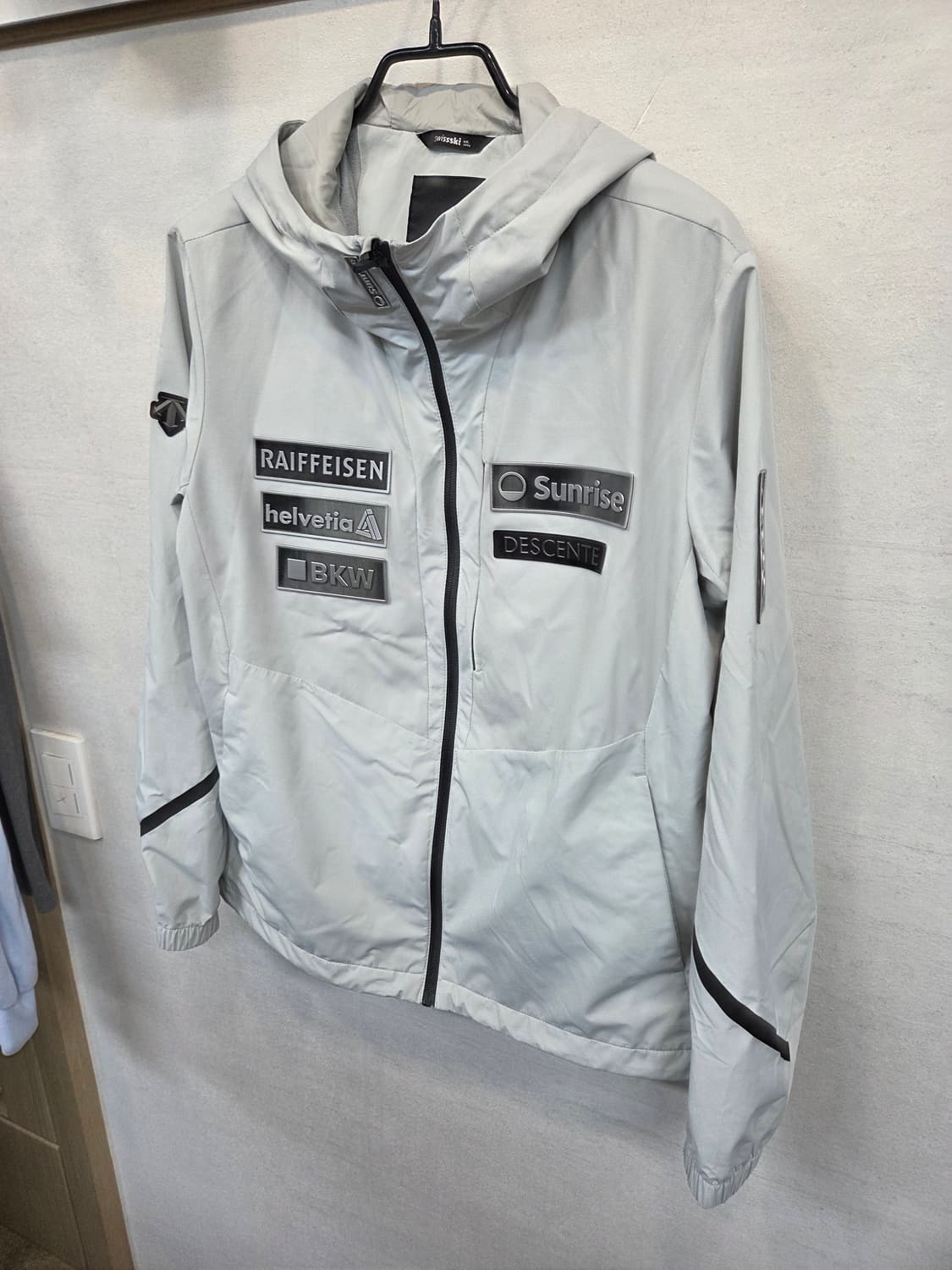 데상트 23년형 은장 레플리카 우븐자켓 s 90 상품이미지5