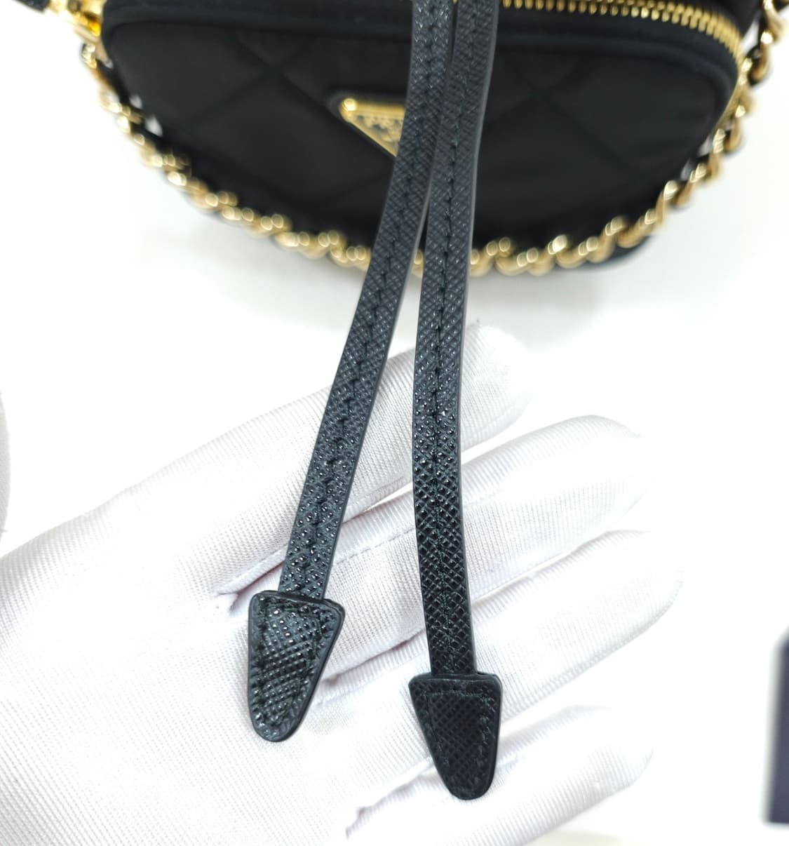 프라다 리에디션 1995 리나일론 체인 퀼팅 버킷백 상품이미지8