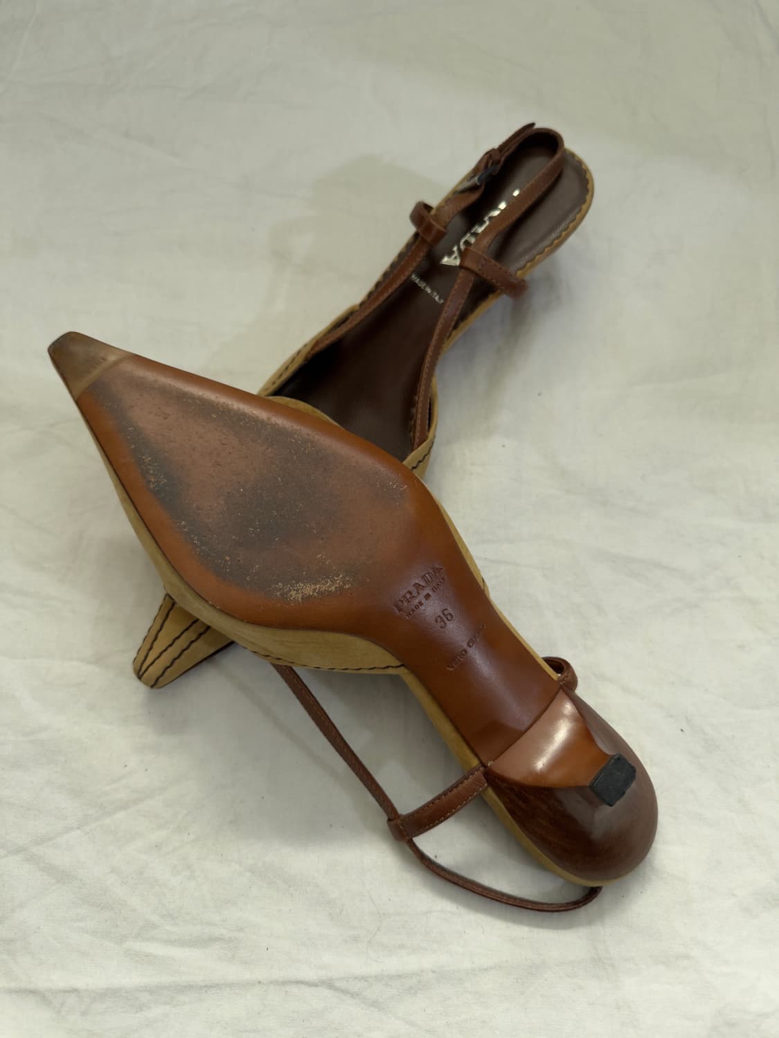 프라다 미러 버클 슬링백 키튼힐 상품이미지4