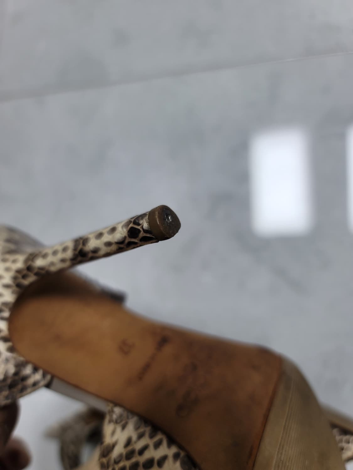 지미추 파이톤 스트랩 베이지색 하이힐 37사이즈 상태굿 상품이미지8