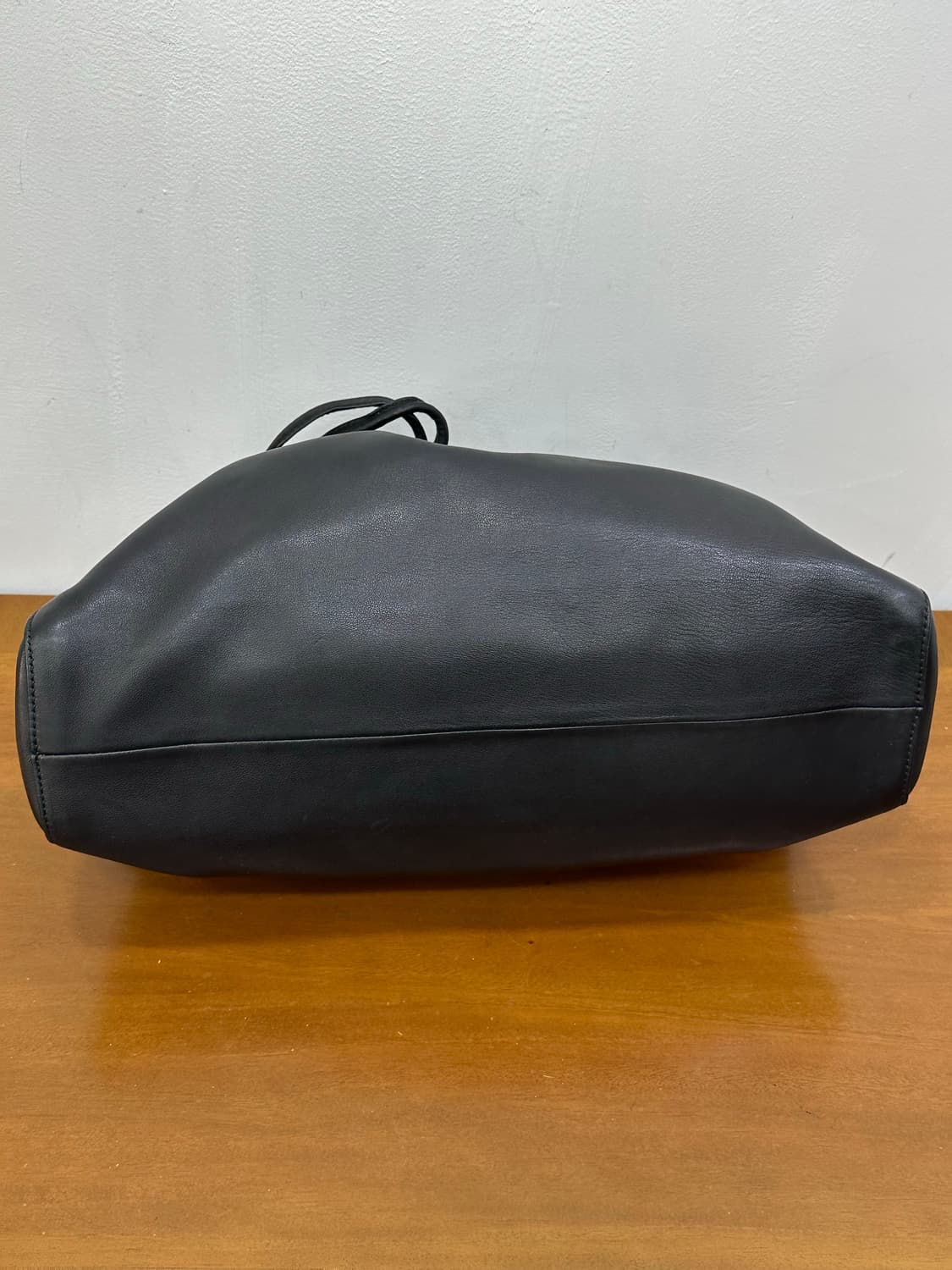 페레가모 블랙 금장 버킷백 상품이미지9