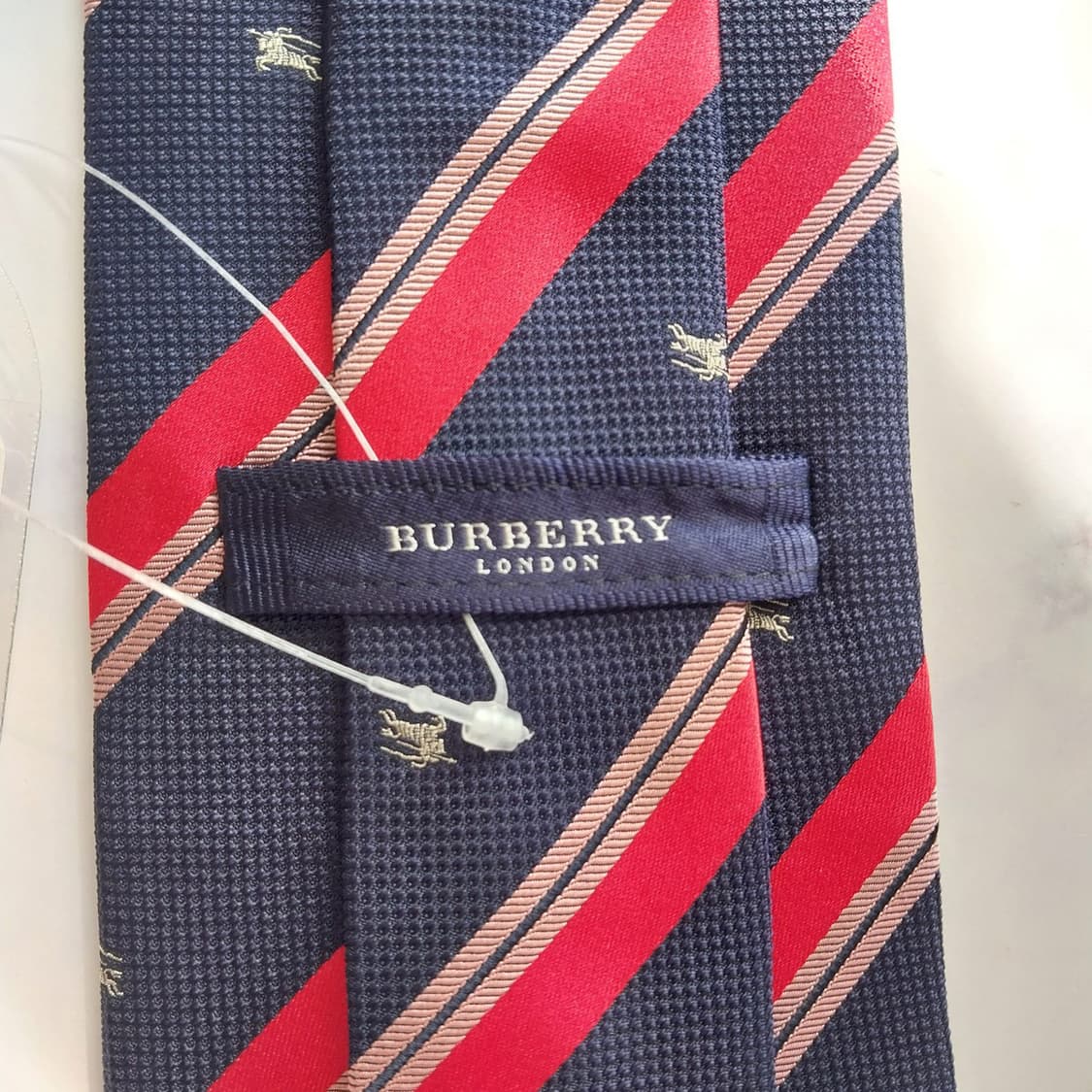 버버리 정품 기마사 로고 전체패턴 넥타이 9.9cm 새제품 K2215 상품이미지8