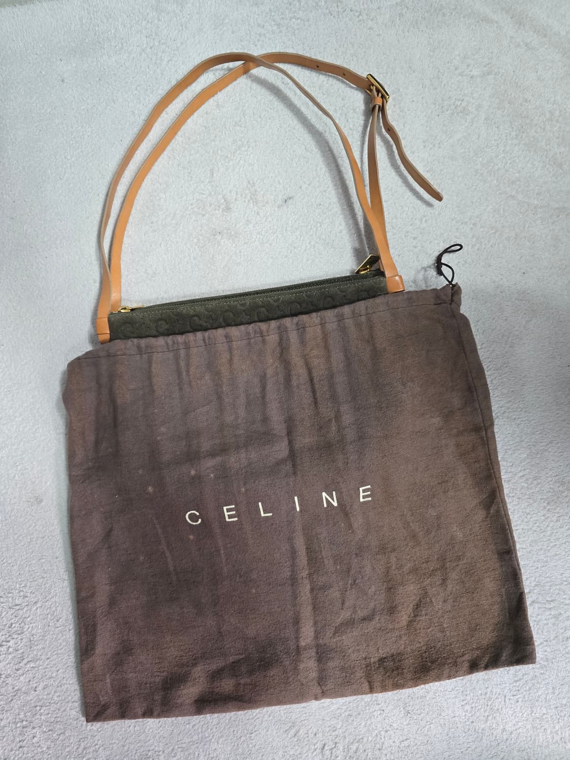 Celine 셀린느 마카담 스웨이드 패턴 크로스백 상품이미지10