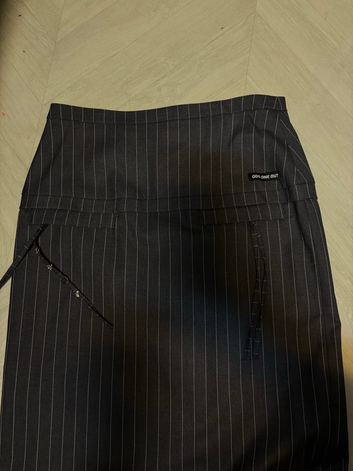오드원아웃 METAL POINT SLIT LONG SKIRT GRAY 상품이미지3