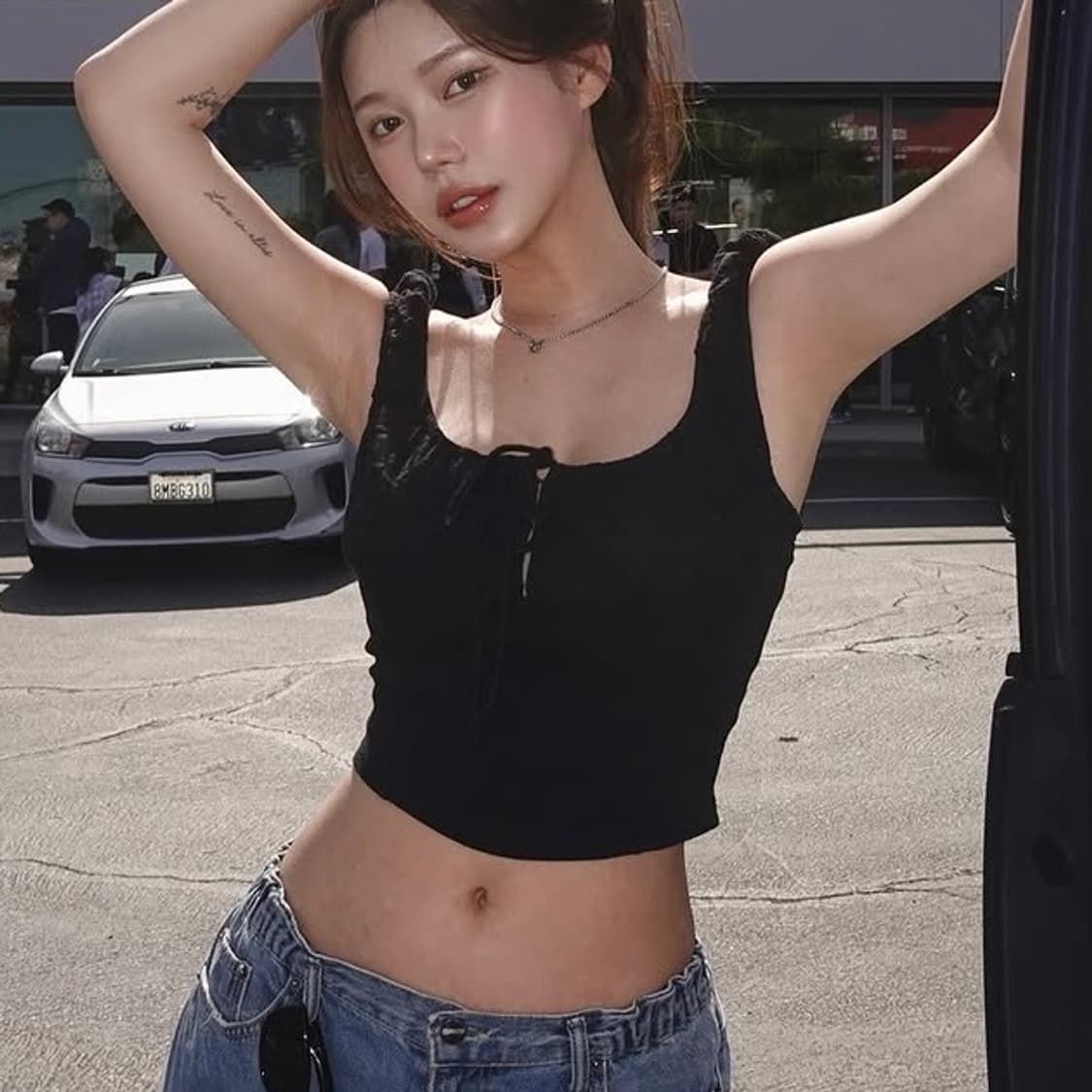 하티 최유라 펀칭 블라우스 블랙 상품이미지2