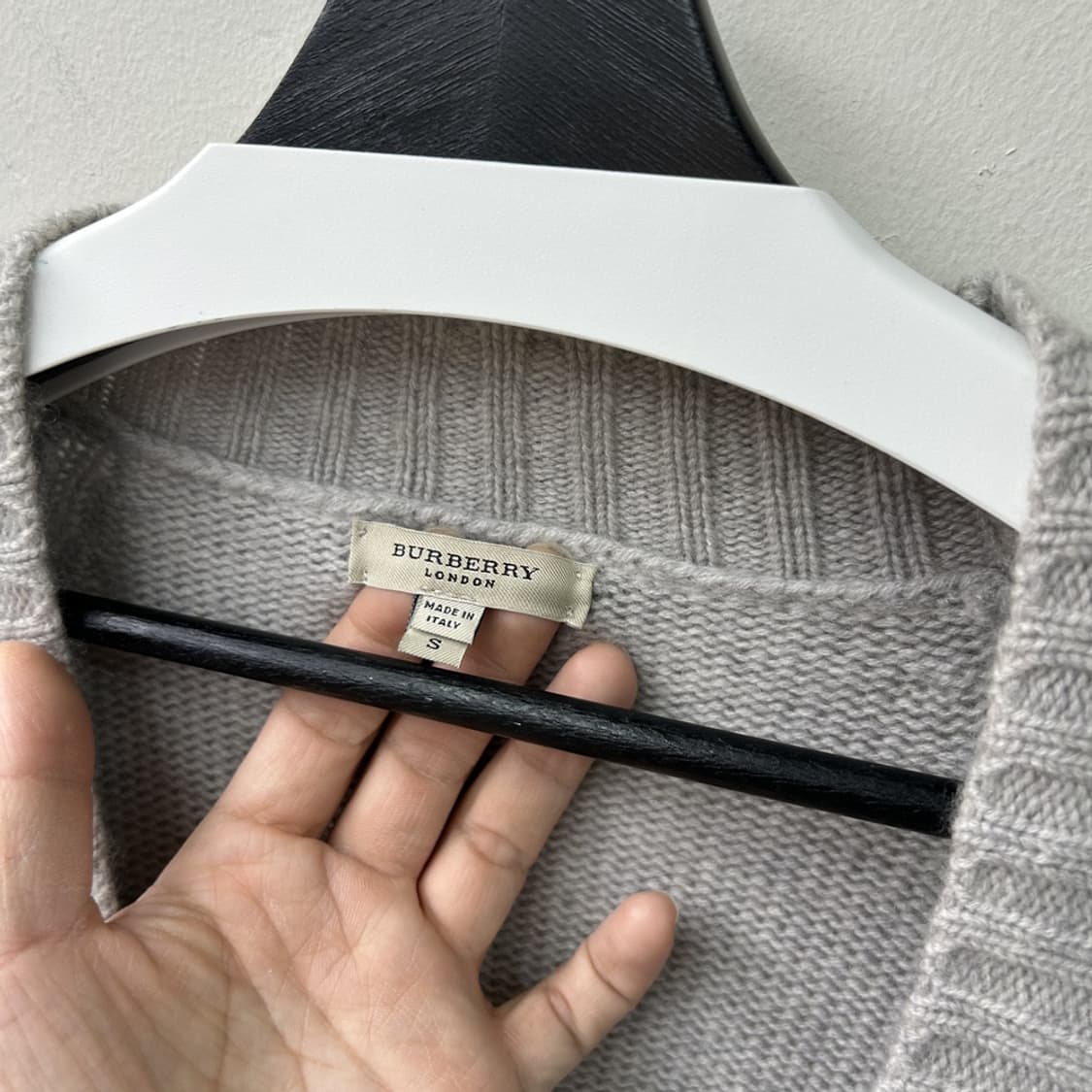 15901 - 버버리 브이넥 반팔 울 니트 (울 70%) 상품이미지3