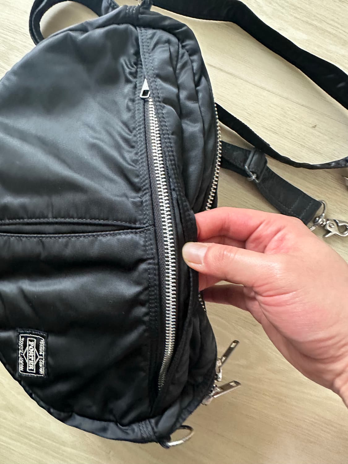 PORTER 요시다 포터 반달 숄더백 블랙 상품이미지3