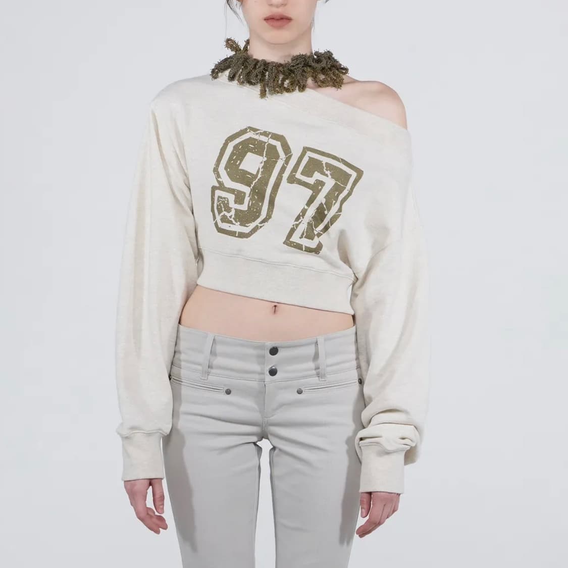 스컬프터 Off-Shoulder 맨투맨 (해원, 이안 착용) 상품이미지2