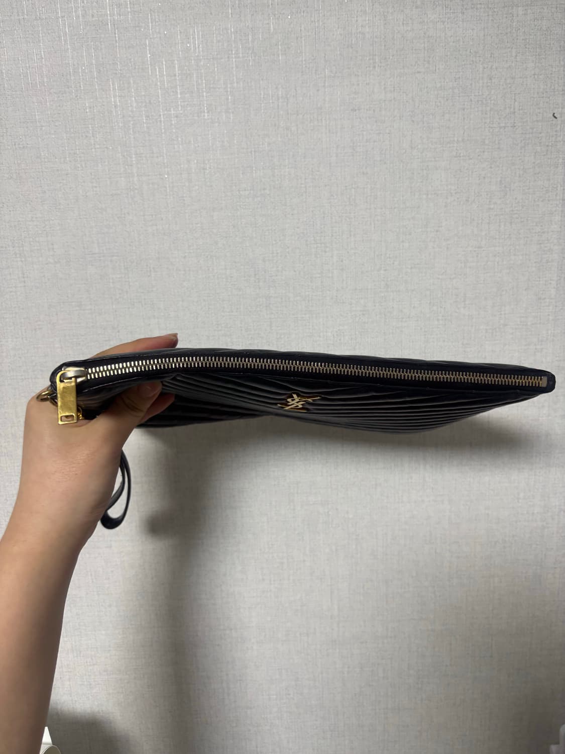 입생로랑 정품 클러치 마틀라세 뉴미듐 상품이미지6