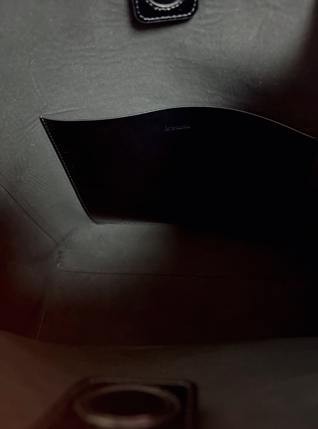 Aviemuah 아비에무아 원더러백 글로시 블랙 상품이미지4