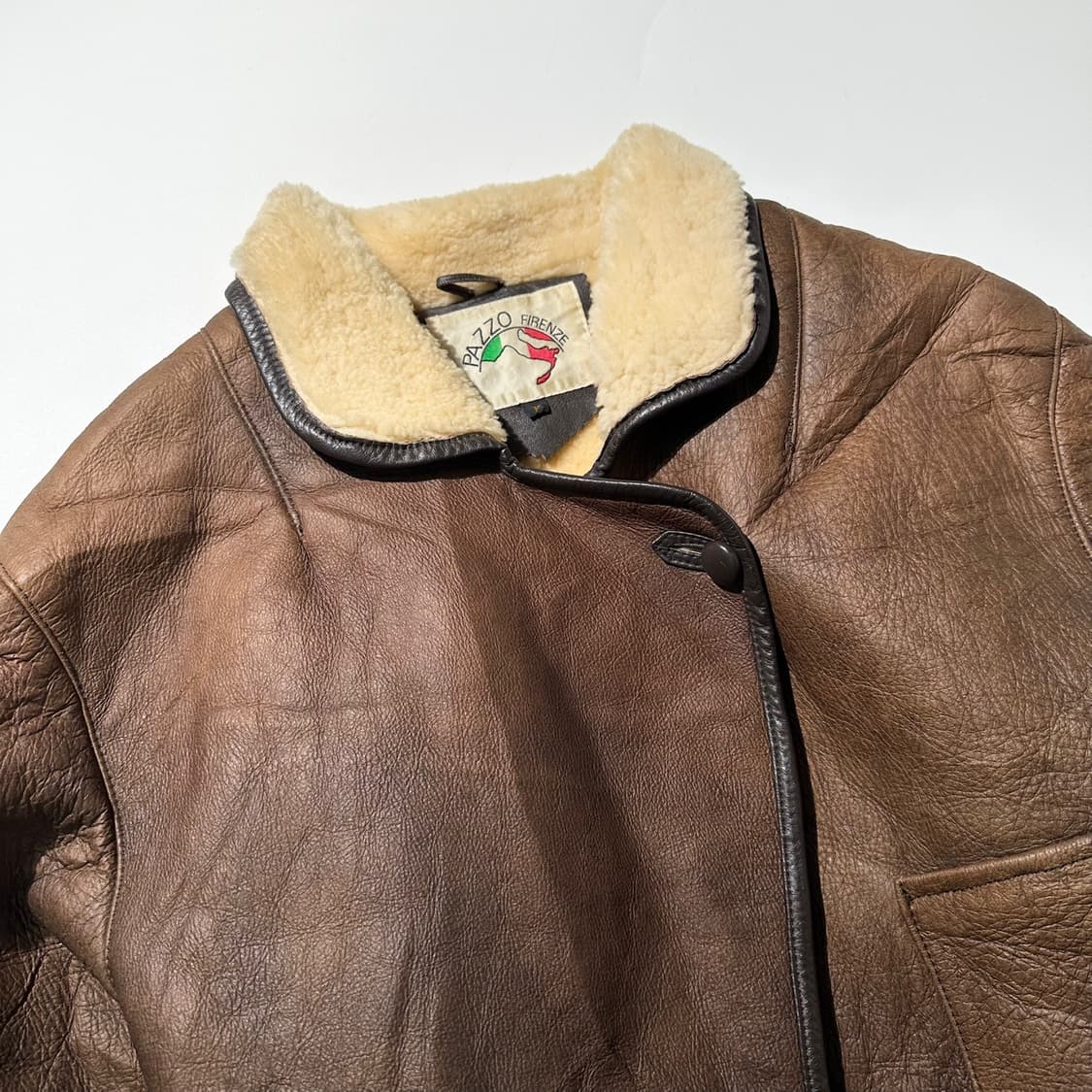 Pazzo Firenze 램스킨 시어링 크롭 숏 무스탕 자켓 상품이미지3