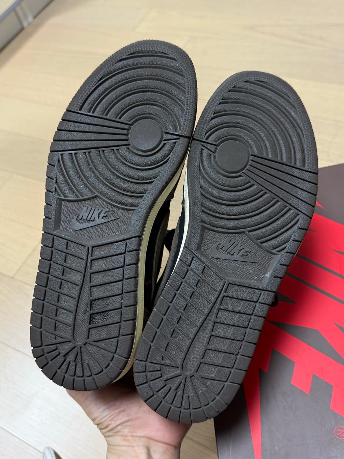 조던 1 로우 스캇 모카 상품이미지8