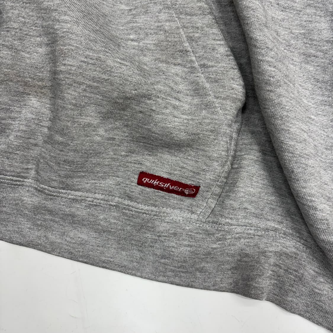 퀵실버(Quiksilver) 빅로고 아치형 자수 그레이 후드티 상품이미지3