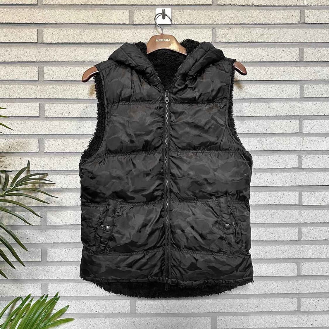 USA VINTAGE 패딩 조끼 쉐르파 안감 카모플라쥬 패턴 디테일 블랙 상품이미지1