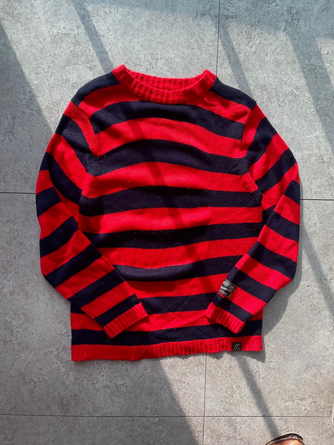 레드스트라이프 커트코베인 니트 상품이미지1