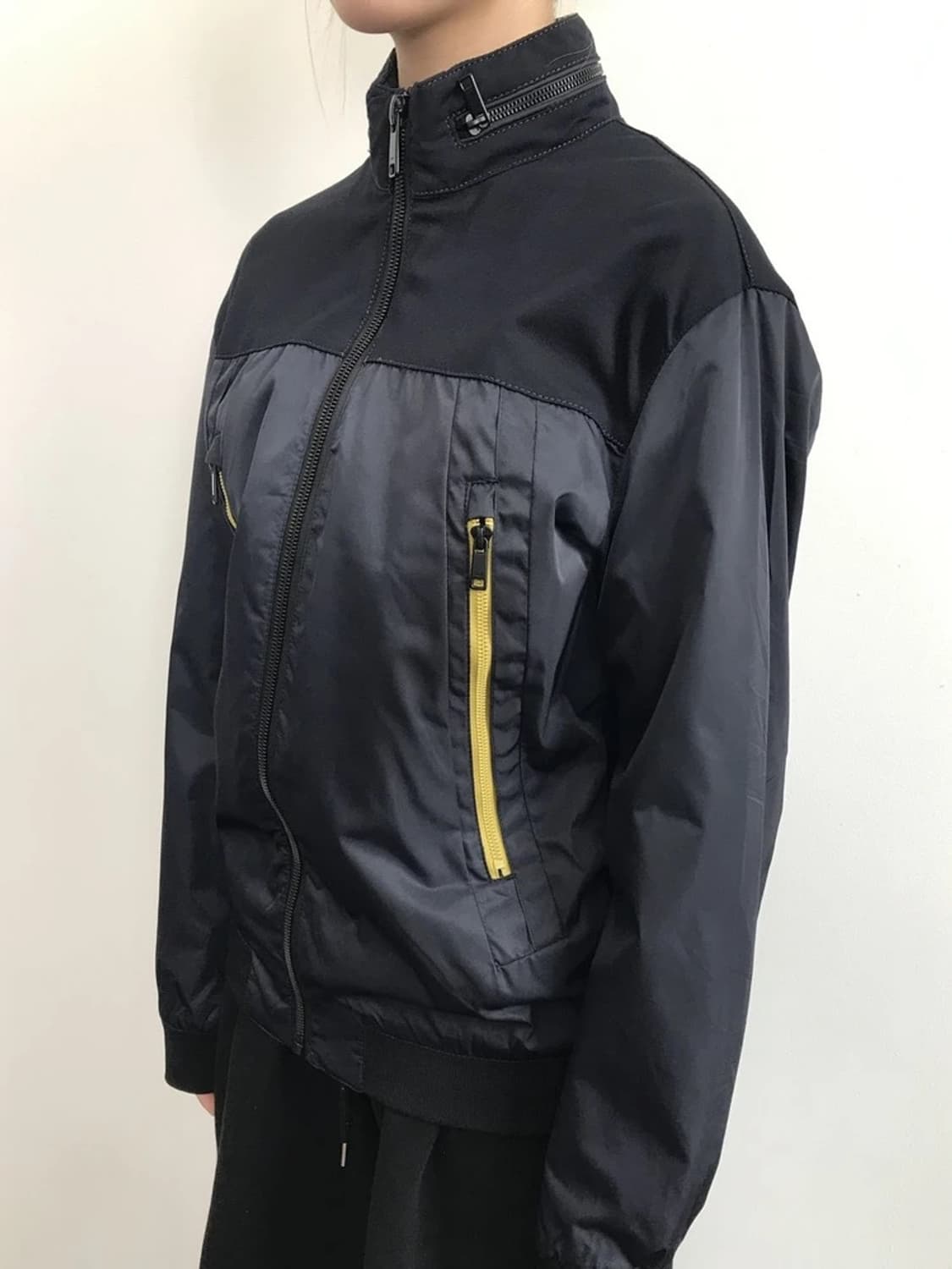 Zara Contrast Zip Windbreaker 상품이미지2