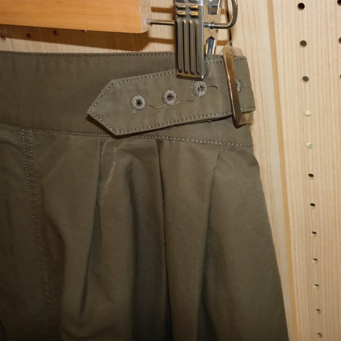 빔즈보이 코튼 카키 스트랩 스커트 상품이미지3