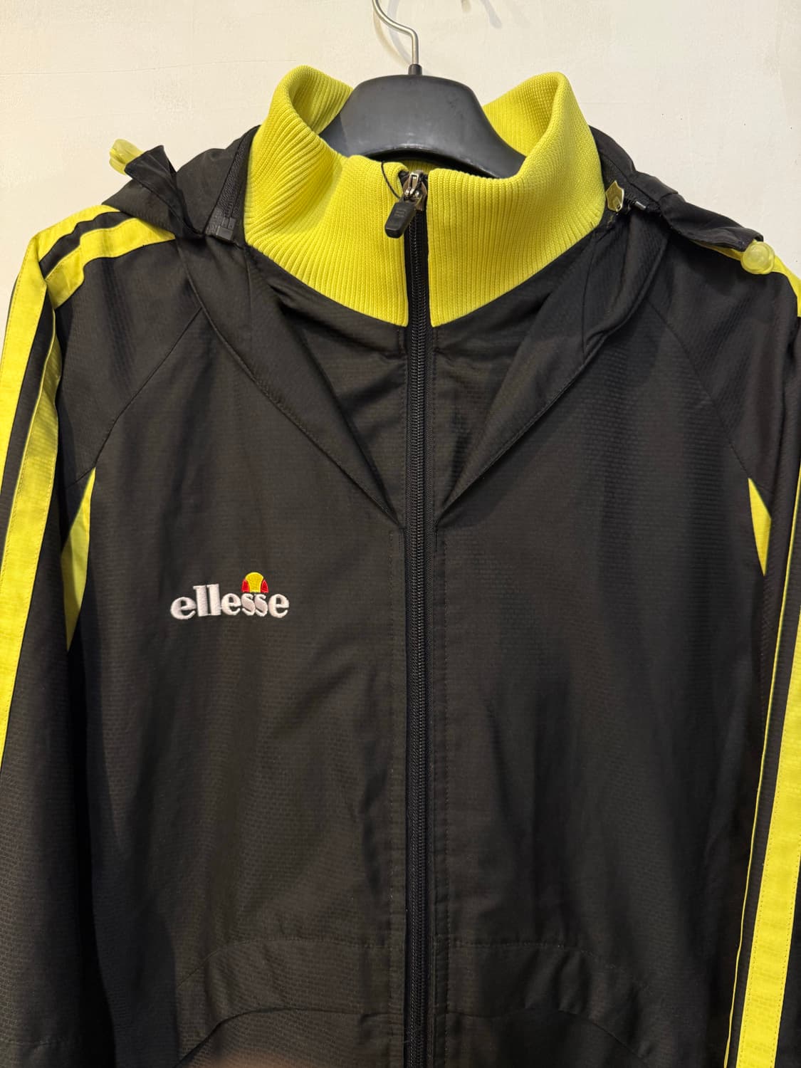 ellesse 블랙 바람막이 상품이미지2