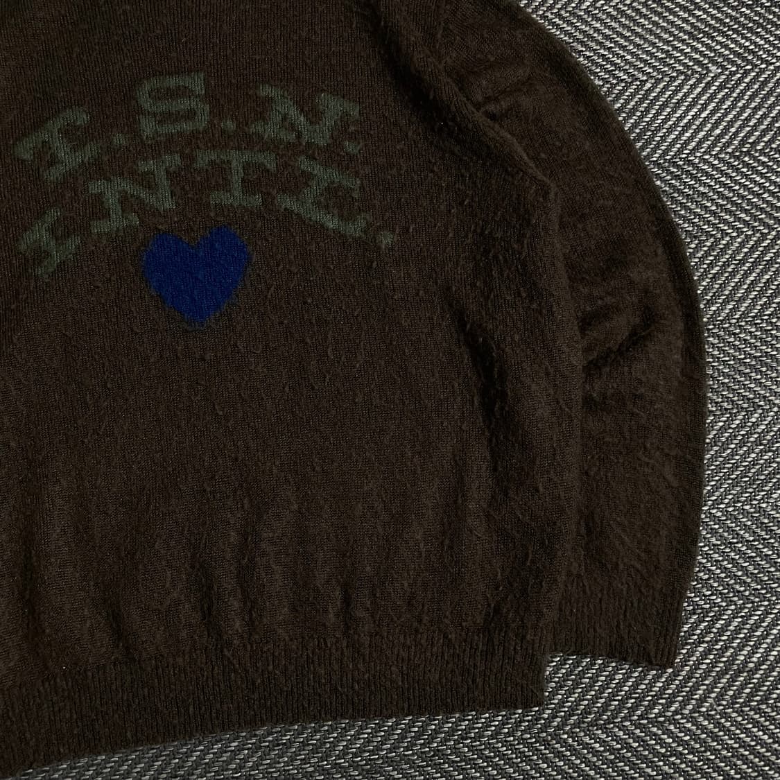 디스이즈네버댓 T.N.S 하트 로고 스웨터 브라운y 3715 상품이미지3