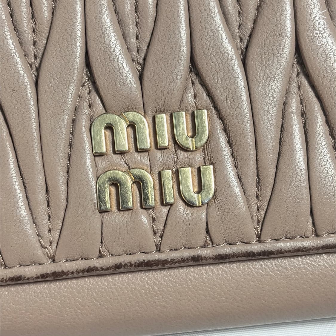 미우미우 마테라쎄 반지갑 상품이미지3