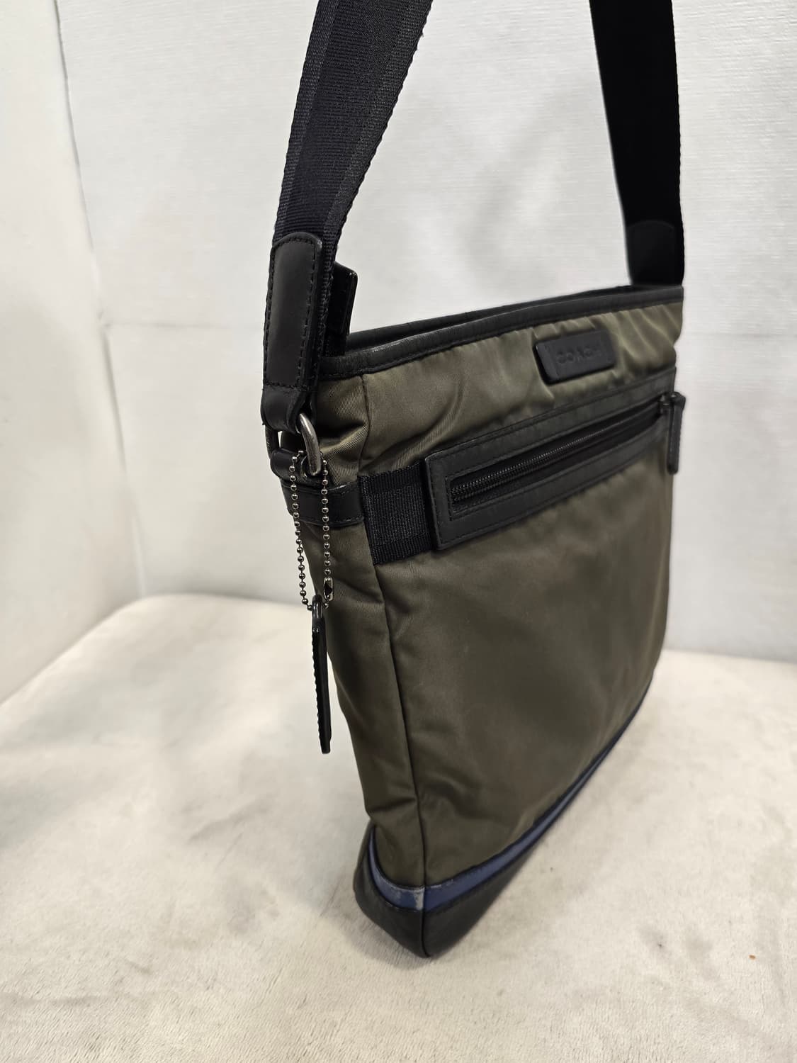 코치 남성 크로스백 올리브색 상품이미지3