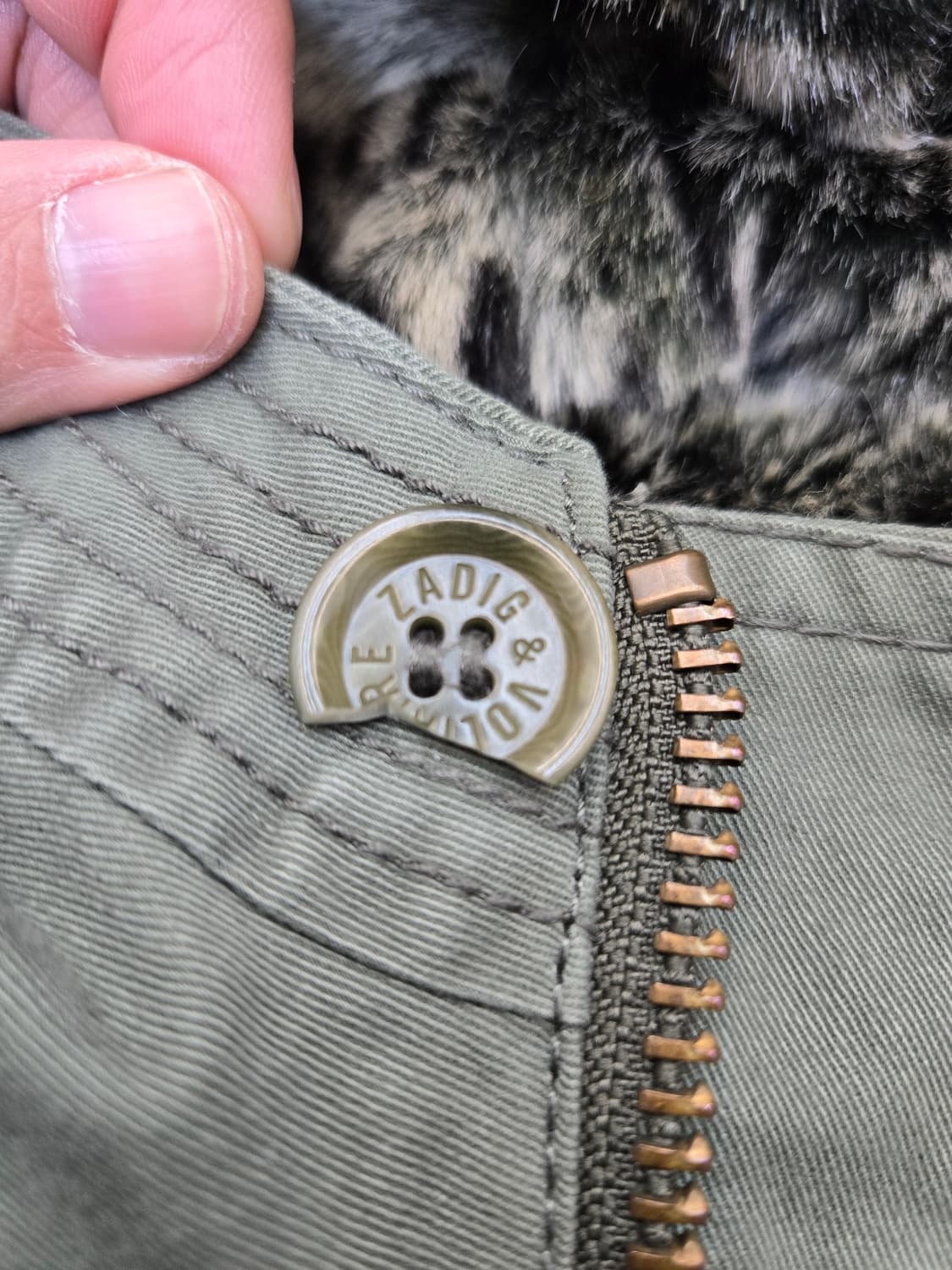 자딕앤 볼테르 카키색 후드 야상 점퍼 상품이미지3