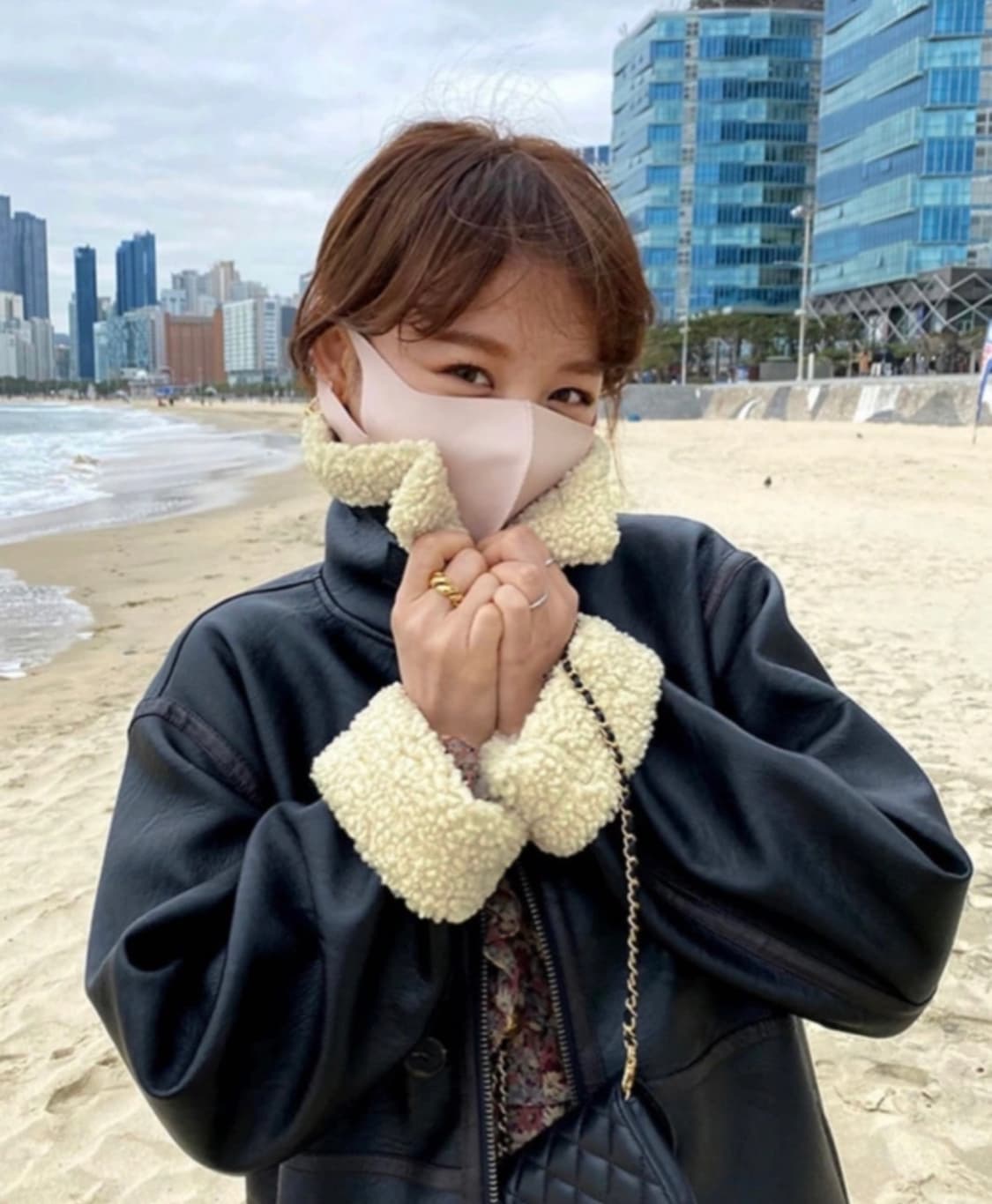 새상품 ) 임블리 덤블이쏙배색라인 무스탕 상품이미지3