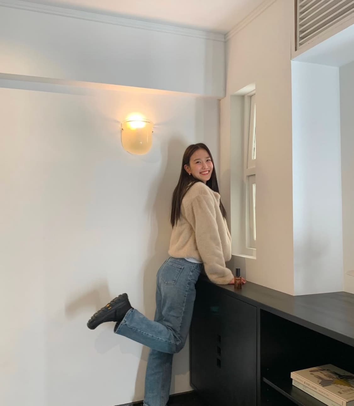 유어네임히얼 퍼자켓 펄 베이지 장희령 착용 상품이미지4