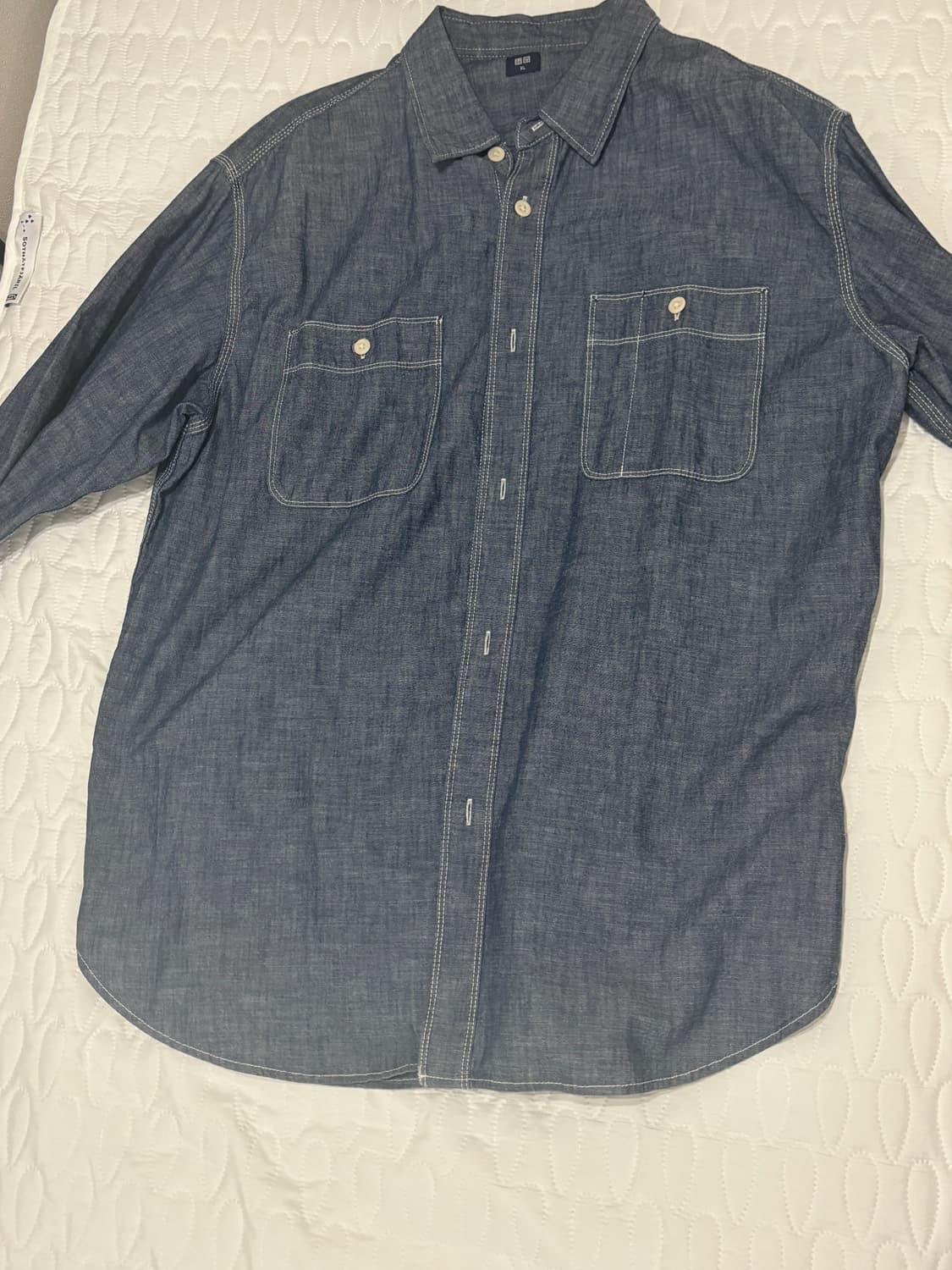 유니클로 샴브레이 셔츠 상품이미지1