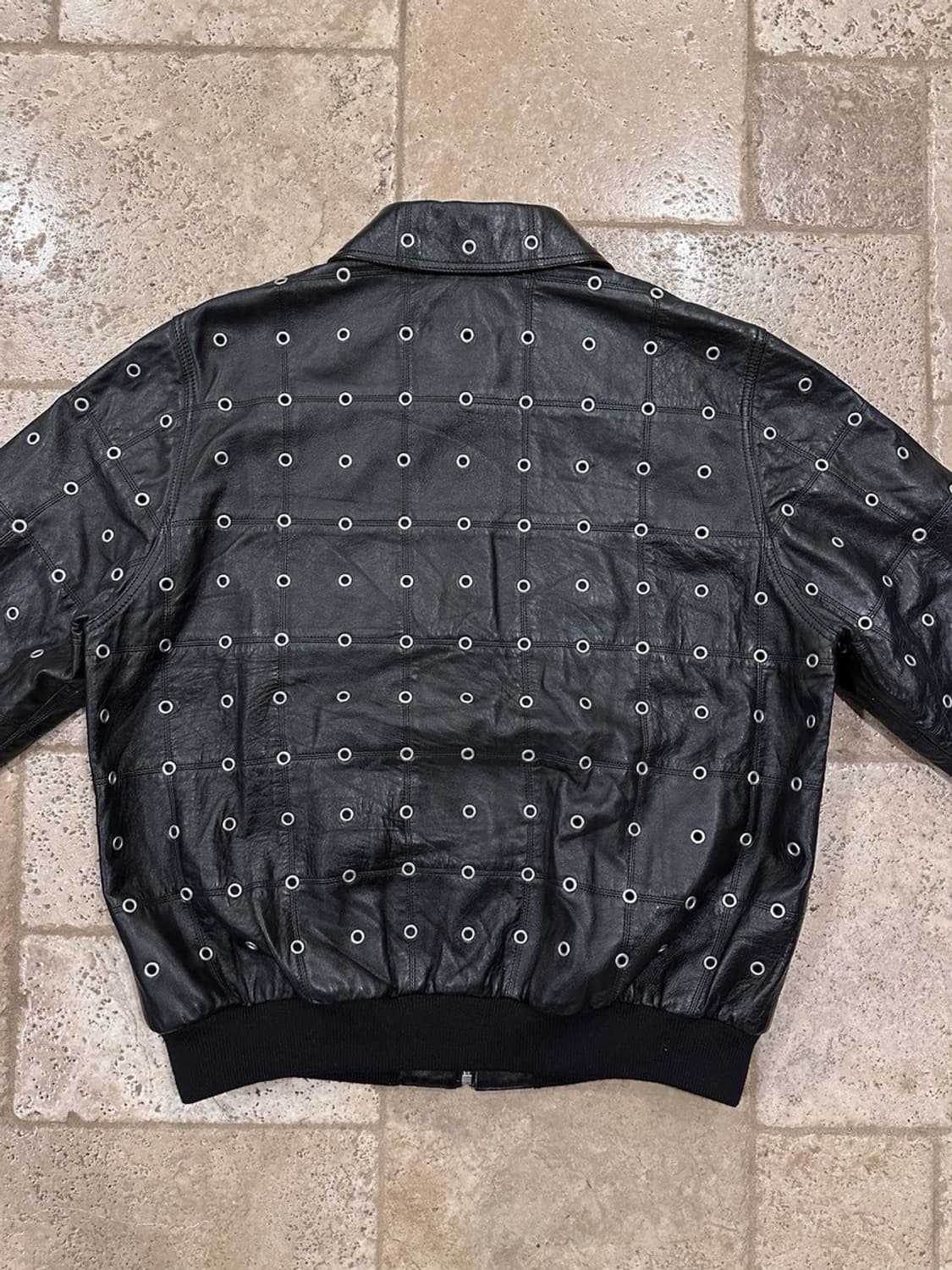 [박보검님 착용] 셀린느 22AW 아이렛 스터드 램레더 자켓 상품이미지7