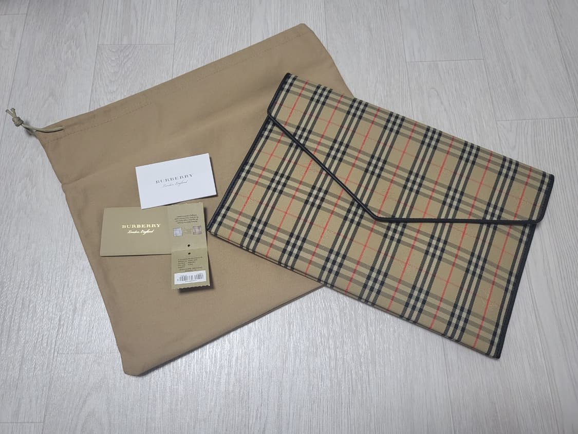 버버리 라지 1983 체크 엔벨로프 클러치 상품이미지1