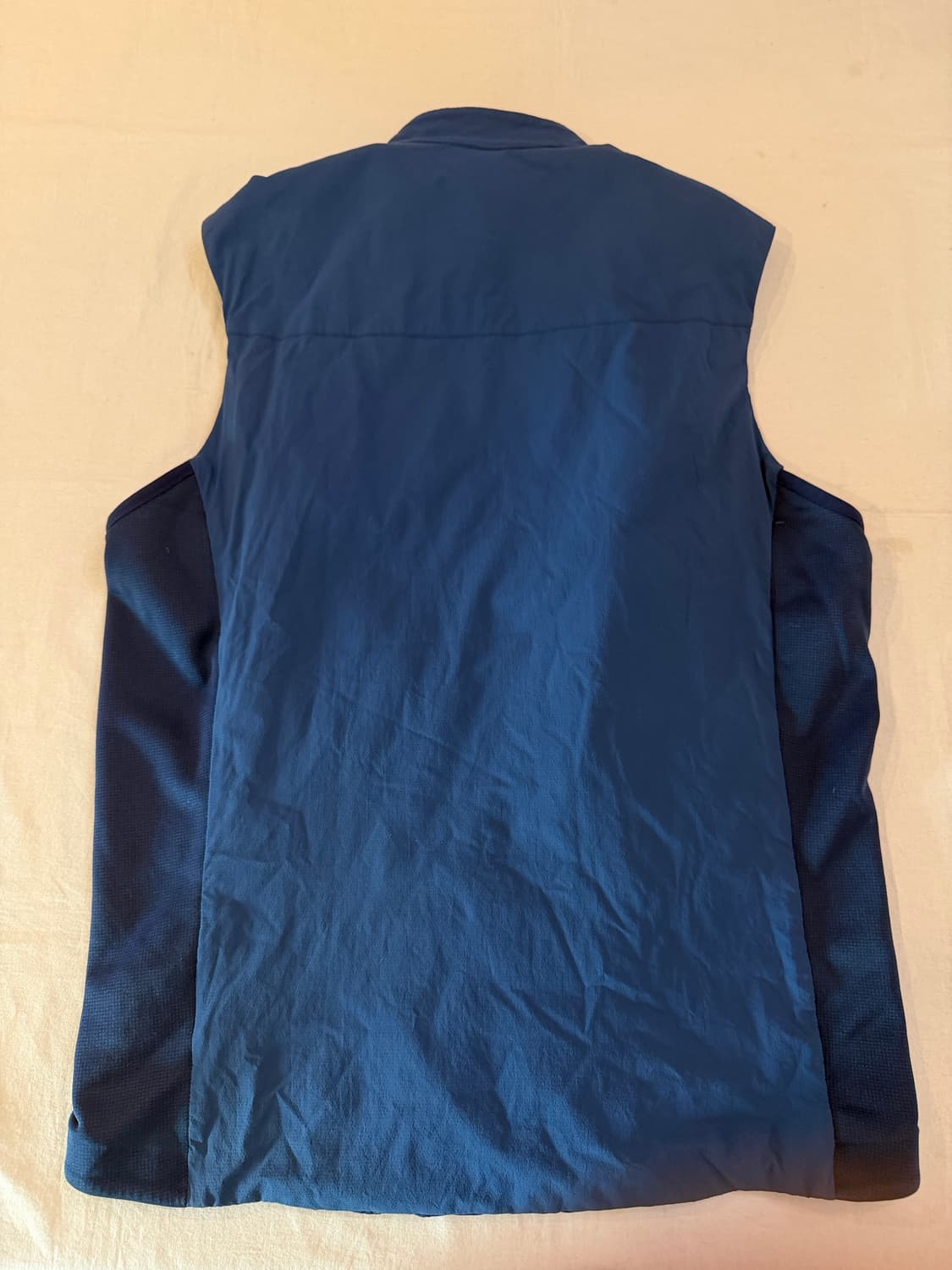 아크테릭스 아톰 경량패딩 베스트 네이비 상품이미지3