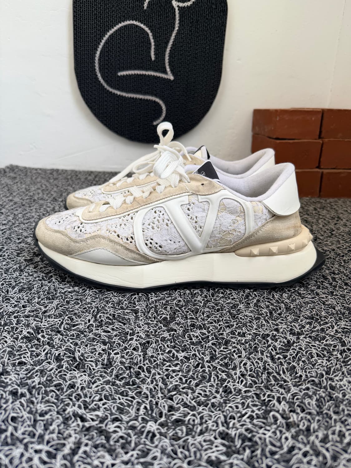 발렌티노 가라바니 가브리엘 레이스 로우탑 스니커즈 상품이미지2