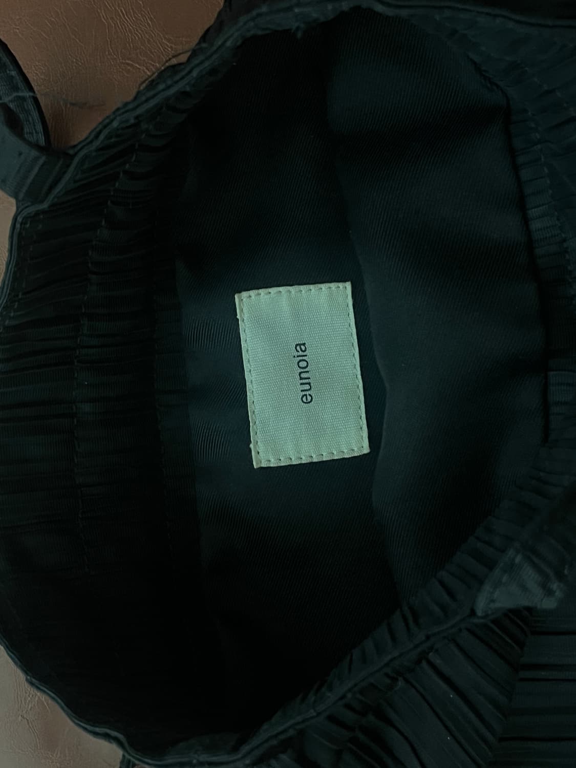 유노이아 플리츠 버킷 백 상품이미지4