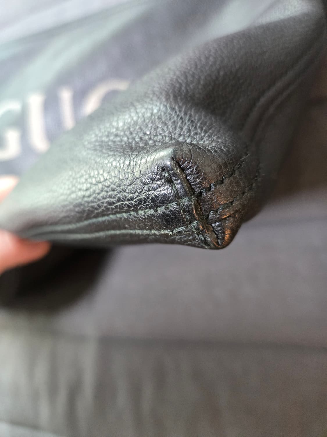 구찌 로고 프린트 레더 파우치 
포트 폴리오 클러치백 남녀공용 상품이미지5