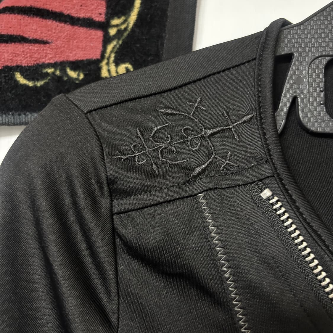 오즈크로스 오즈온 지퍼 디테일 롱슬리브 티셔츠 상품이미지4