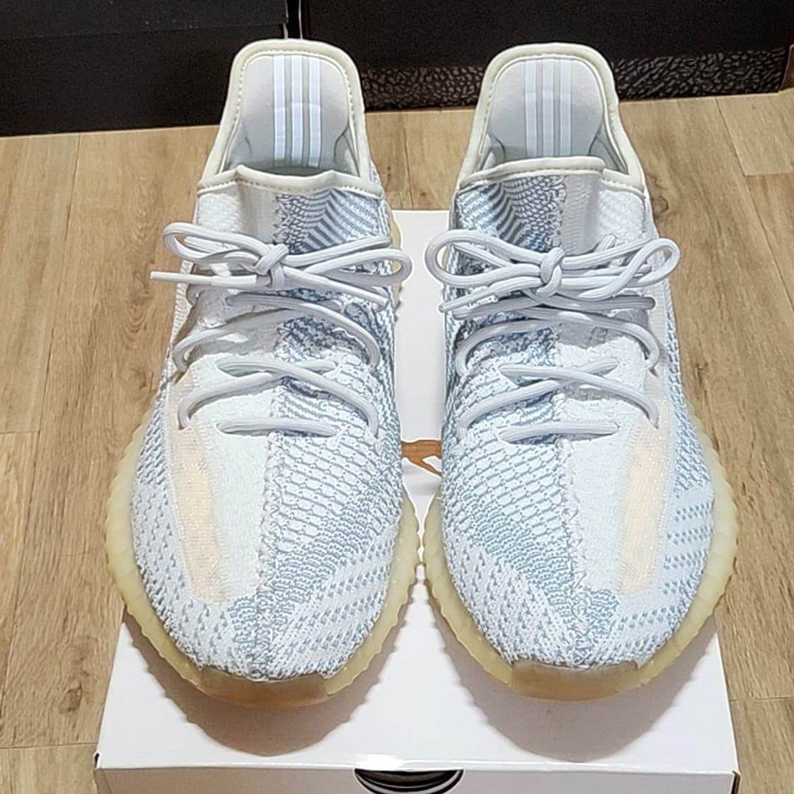 아디다스 300 이지부스트 클라우드 화이트 상품이미지2