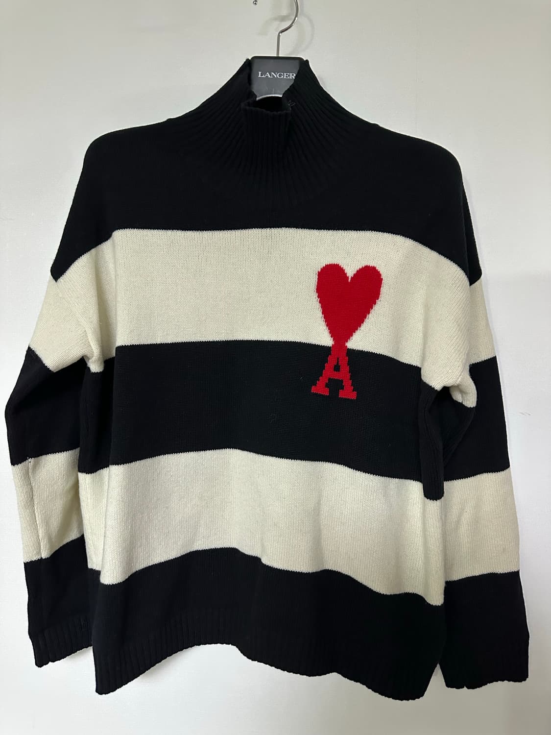 아미 하트 스트라이프 폴라 니트 상품이미지1