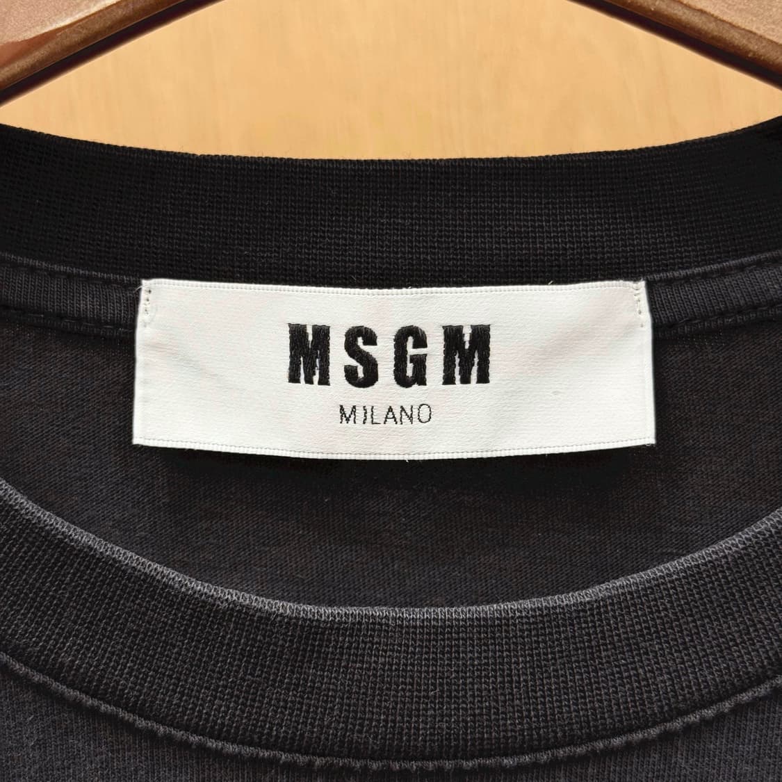 MSGM 밀라노 빅로고 프린트 반팔 티셔츠 라운드넥 블랙 상품이미지7