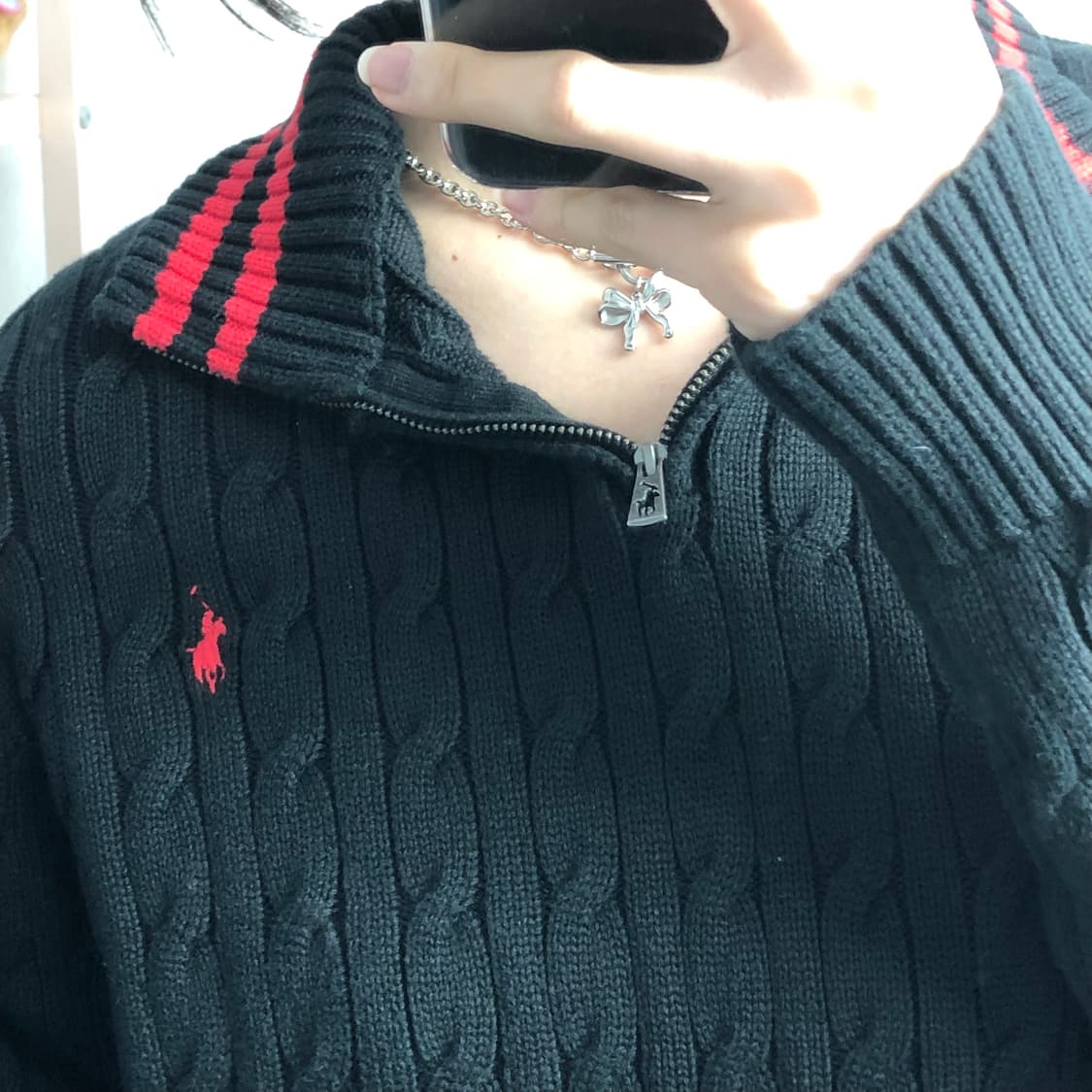 폴로 검+빨 꽈배기 반집업 니트 상품이미지3