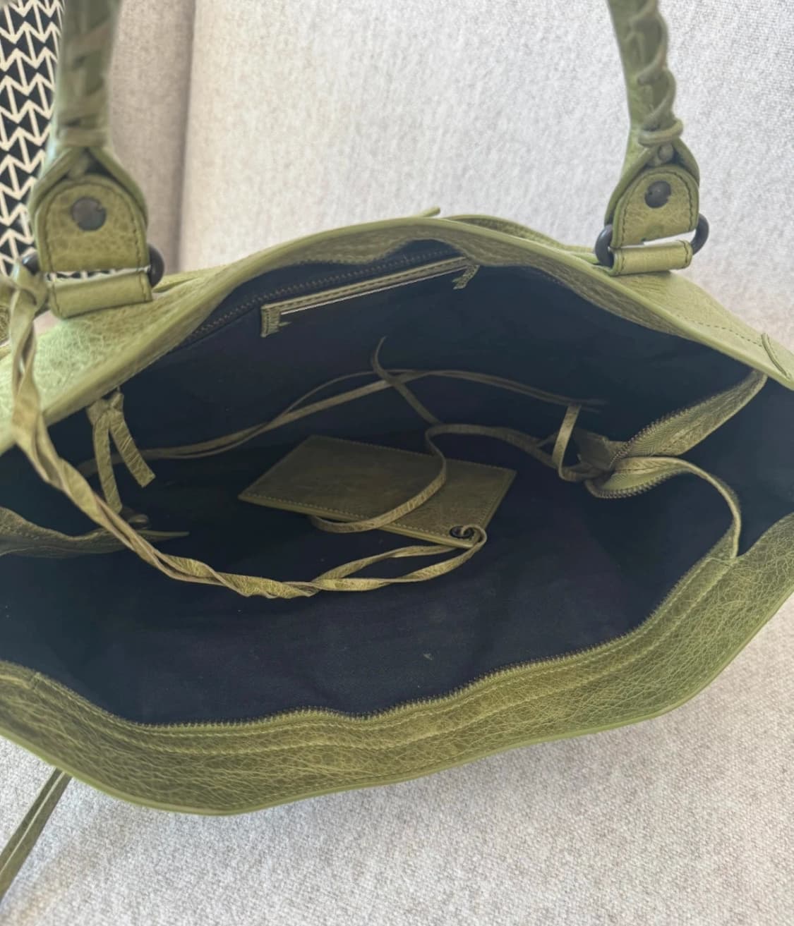 발렌시아가 모터백 미디움 그린 상품이미지5