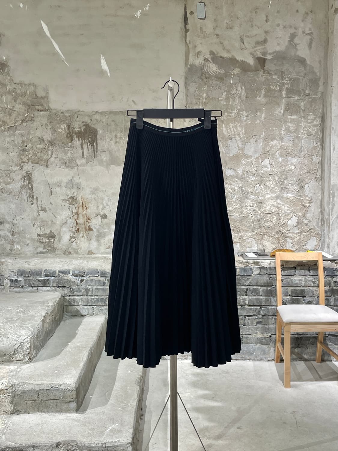 프라다 블랙 클래식 플레어 플리츠 롱 스커트 상품이미지1