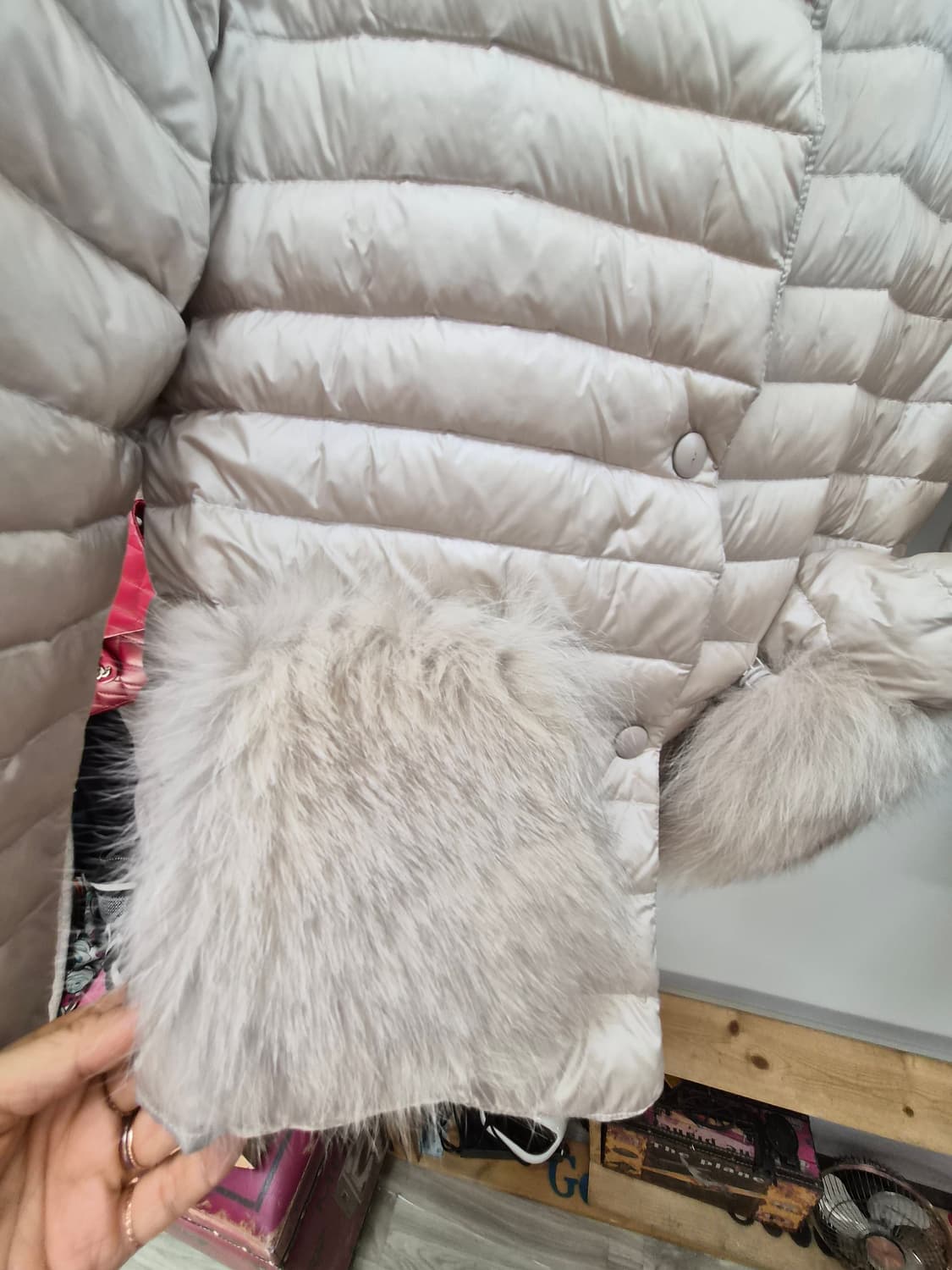 아이보리 다운패딩. 폭스퍼 주머니 상품이미지2