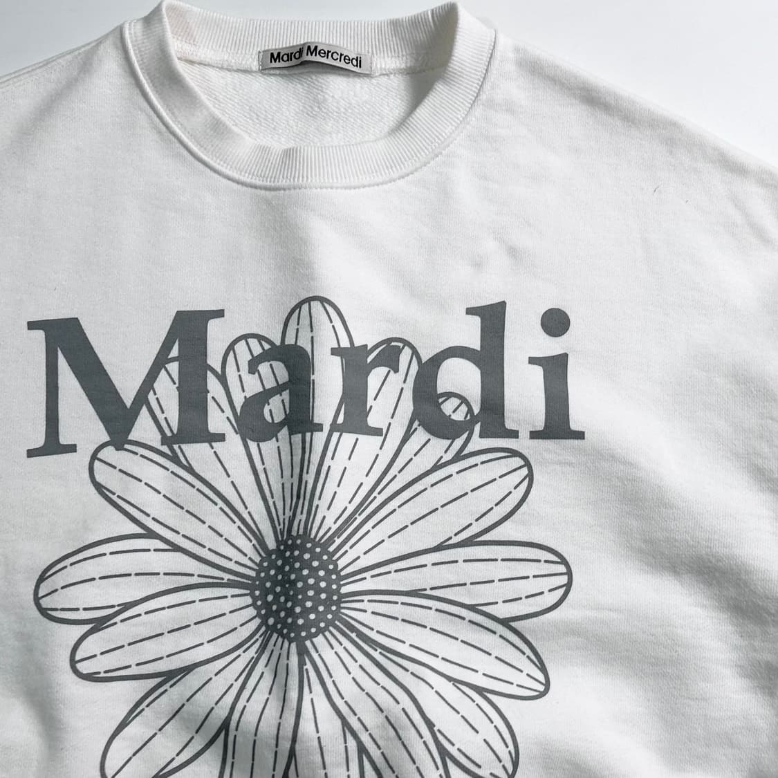  마르디메르크디 화이트 맨투맨 상품이미지4