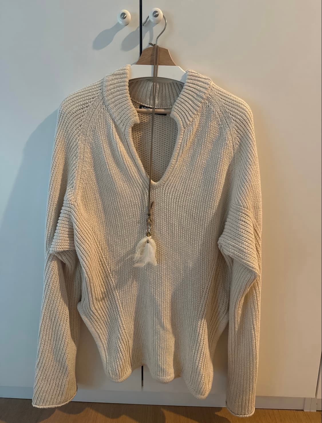 Hyeinseo oversized knit with Necklace  상품이미지2