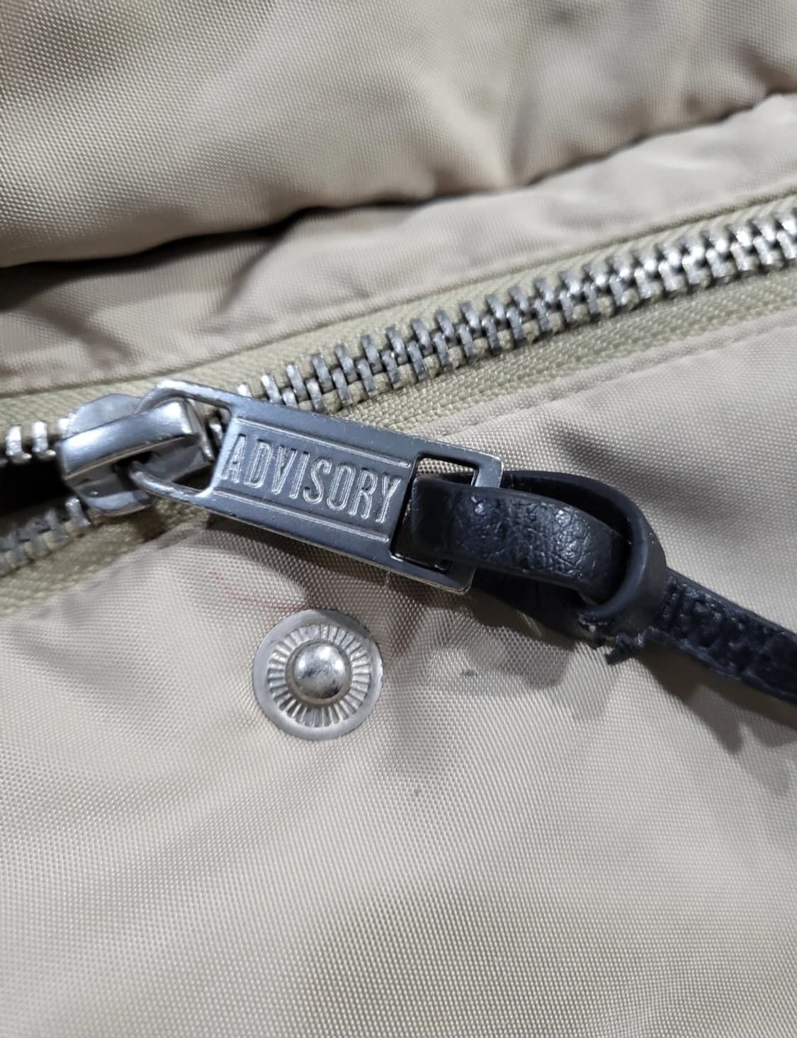 어드바이저리 패치 베이지 패딩자켓 상품이미지9