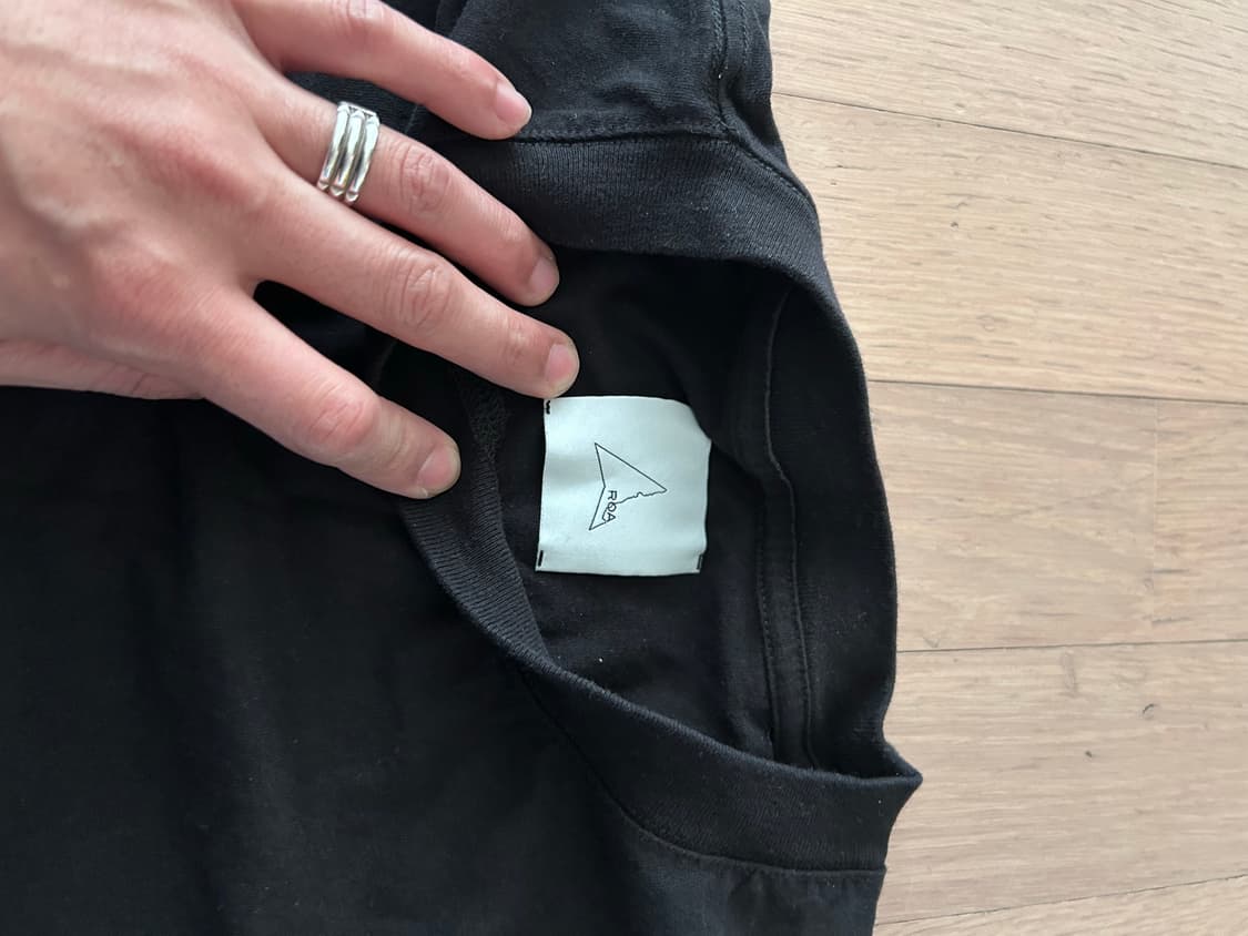 로아 롱슬리브 블랙L라지 판매 상품이미지3