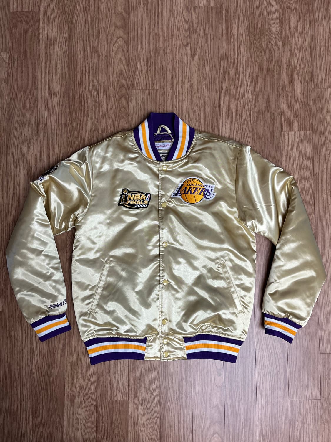 미첼앤네스 NBA LA 레이커스 2000 챔피언쉽 골드 새틴 자켓 M 상품이미지2
